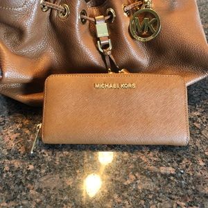 Michael kors purse with matching wallet